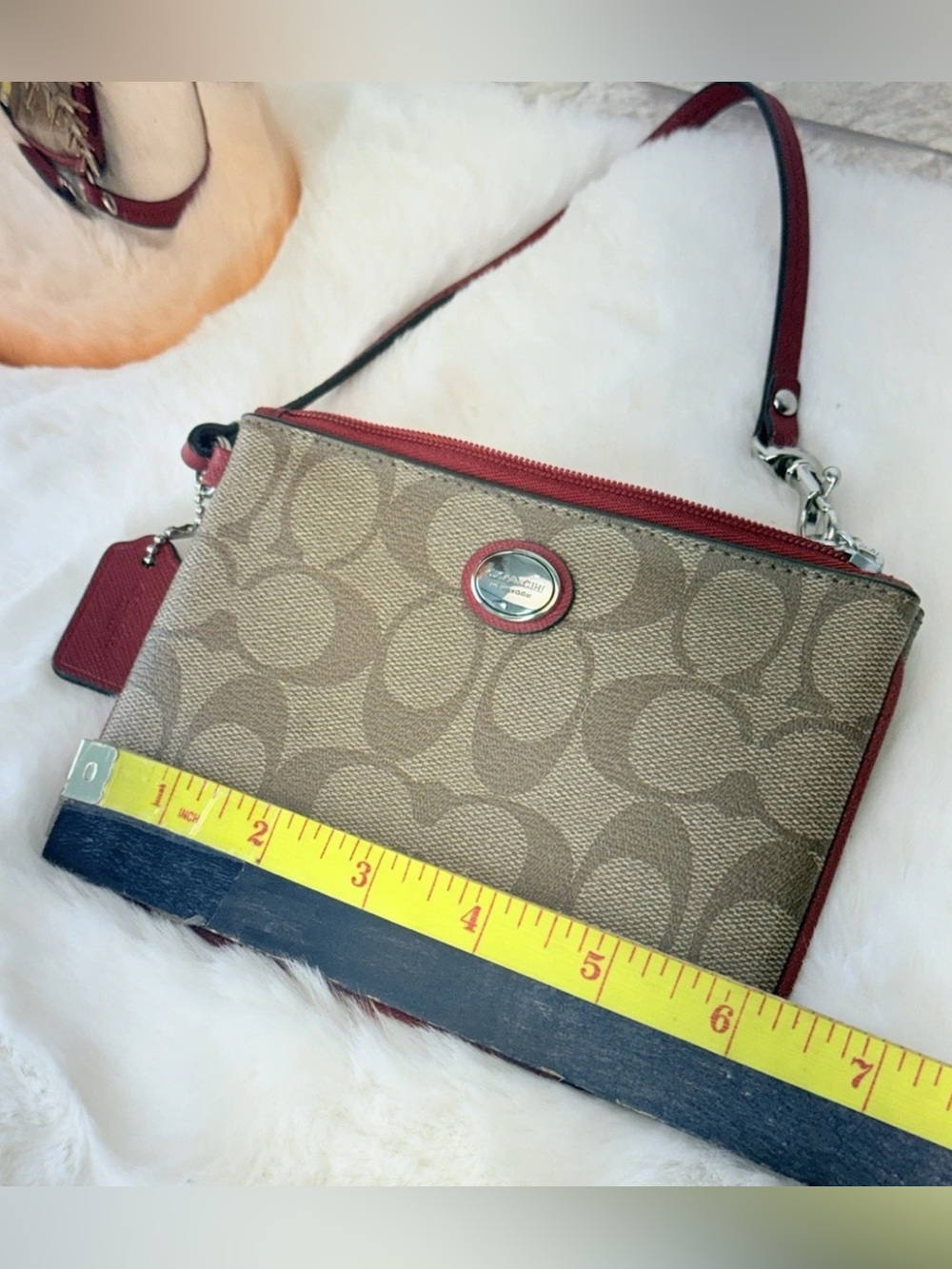 EUC COACH Peyton Signature Small Wristlet - Picture 9 of 11